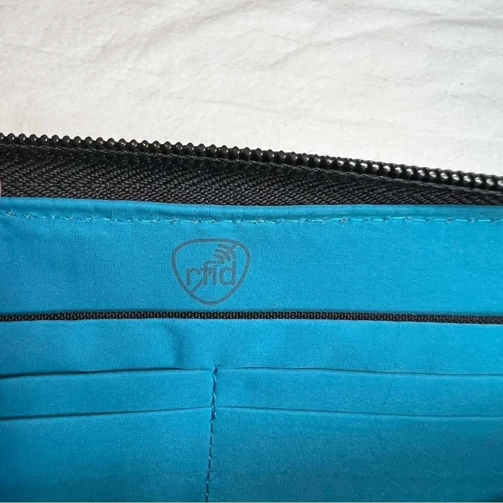 Travelon RFID black full size zip around wallet wristlet